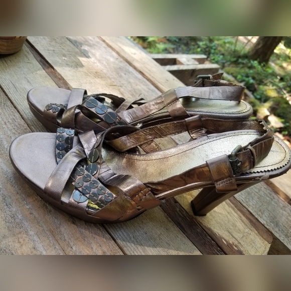 Size 9.5 Nine West high Heel platform shoes sandles Gold Bronze Ladies straps - Picture 4 of 8